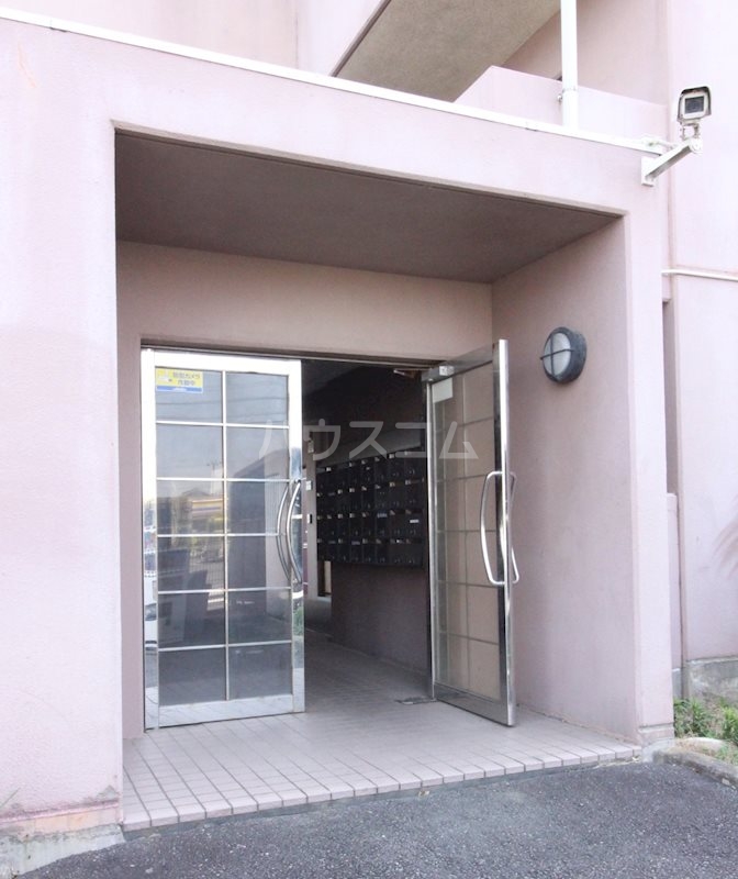 27/30 エントランス