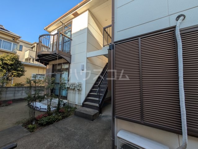 26/27 エントランス