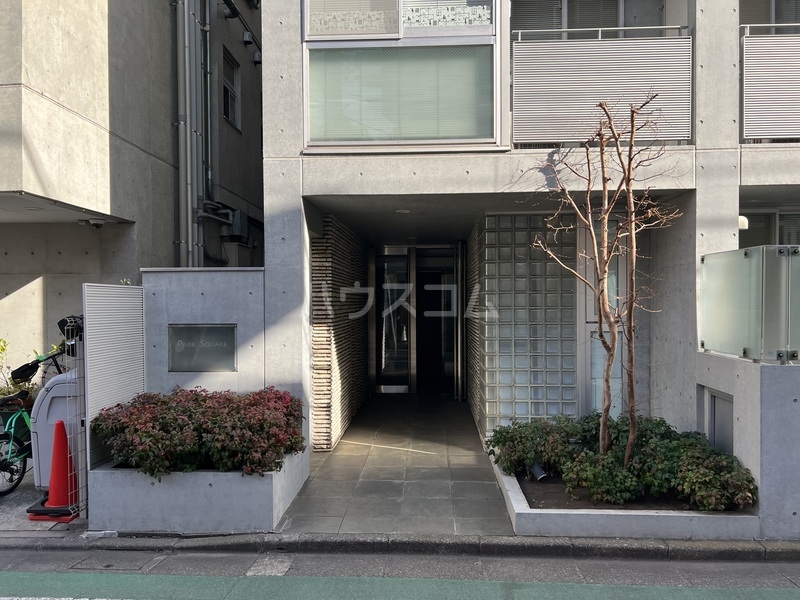 13/18 エントランス