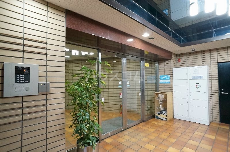 25/30 エントランス