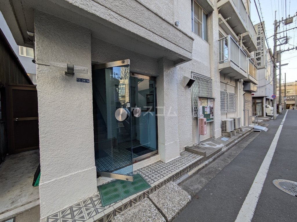 24/30 エントランス