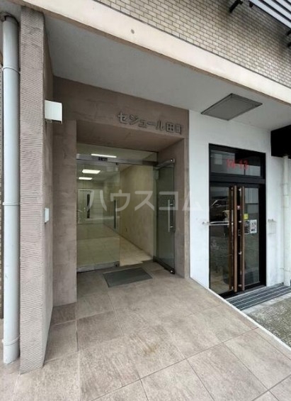 24/30 エントランス