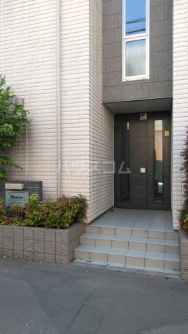 28/30 エントランス