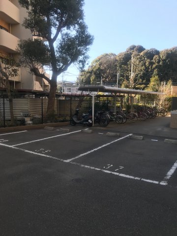 16/20 駐車場