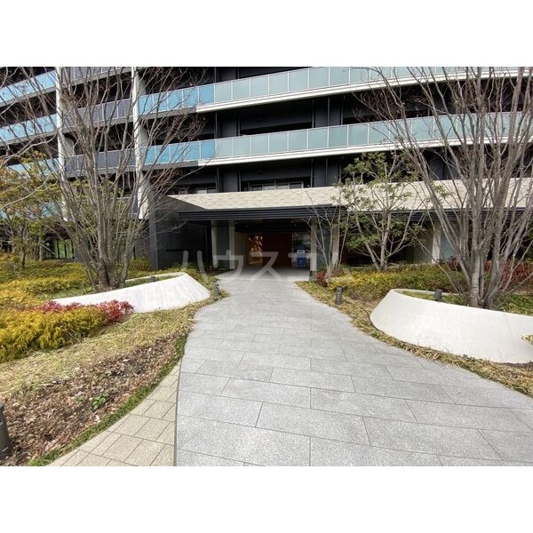 18/23 エントランス