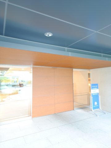 18/23 エントランス