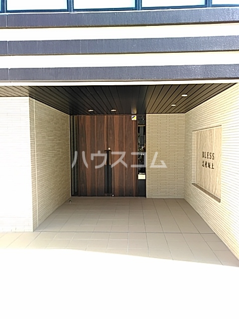 18/23 エントランス