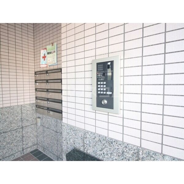 16/25 エントランス