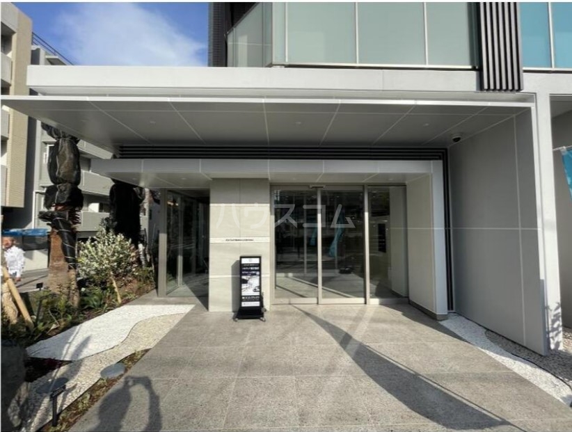 24/30 エントランス