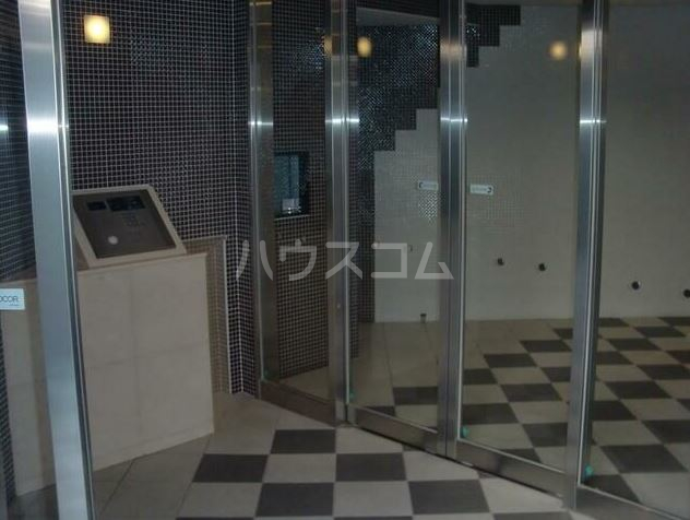 16/17 エントランス