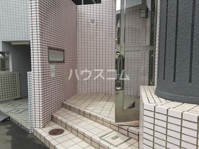 21/26 エントランス