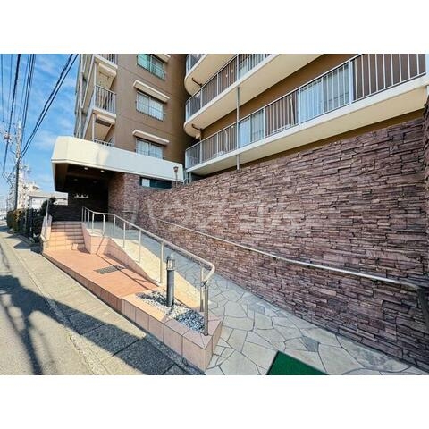 16/18 エントランス