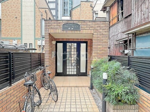 22/23 エントランス