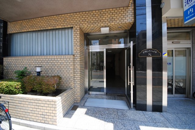 21/30 エントランス