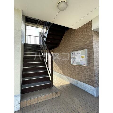 24/27 エントランス