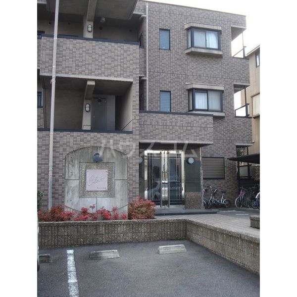 15/23 エントランス