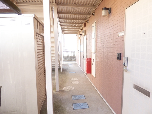 24/30 エントランス