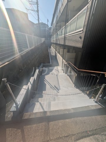 27/30 エントランス