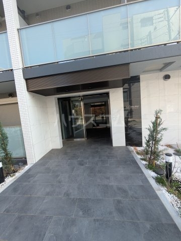 27/30 エントランス