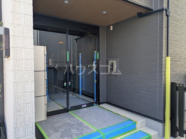 2/2 エントランス