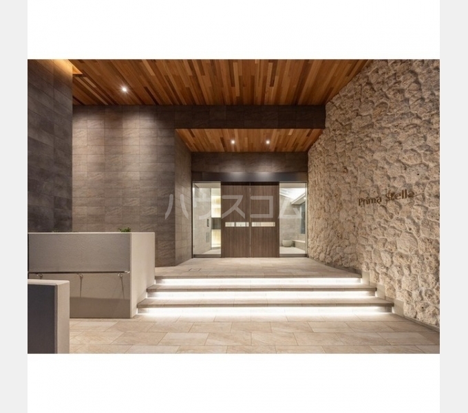 24/30 エントランス