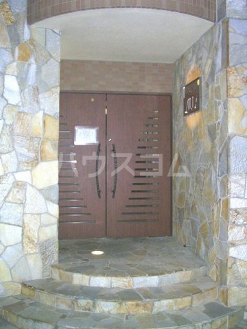 21/30 エントランス