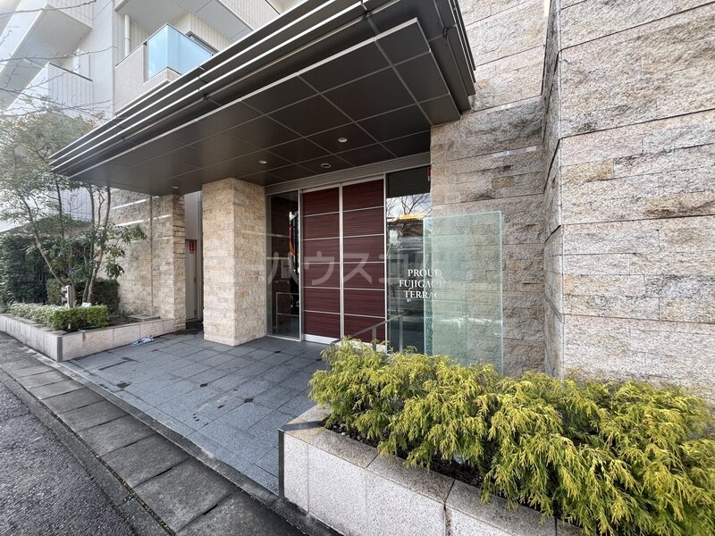 22/29 エントランス