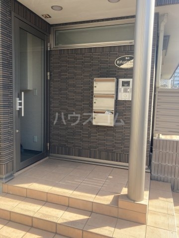 27/30 エントランス