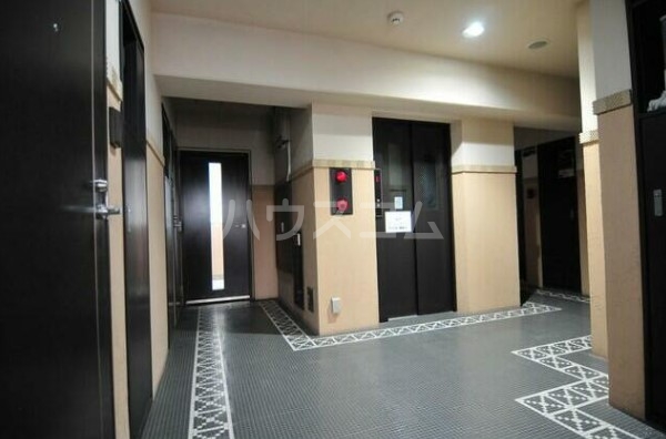 28/30 エントランス