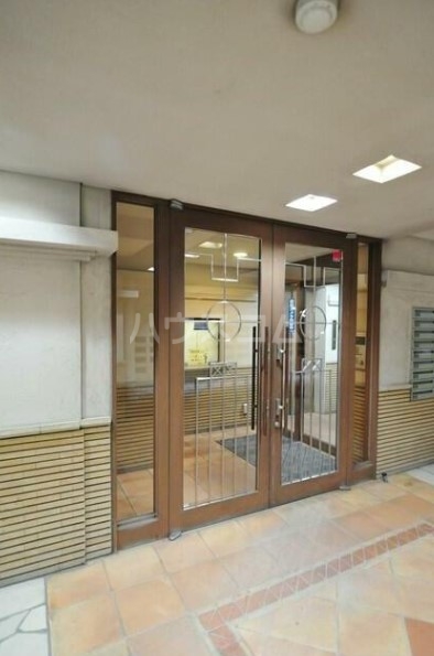 27/30 エントランス