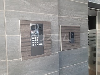 26/30 エントランス