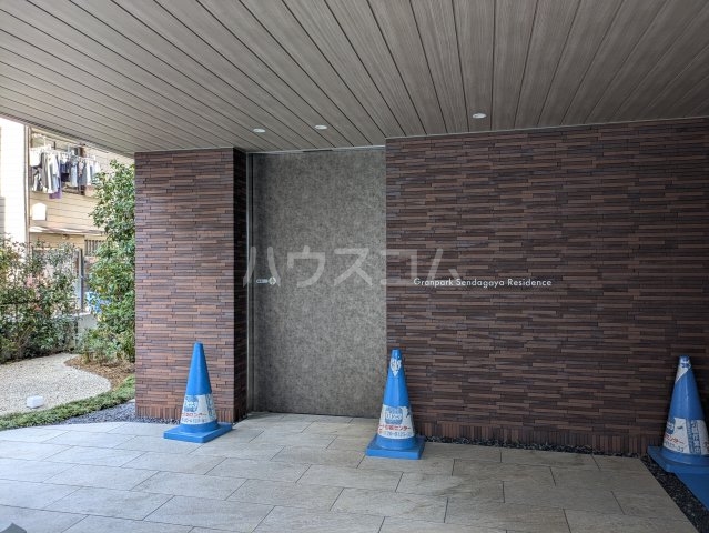 24/28 エントランス