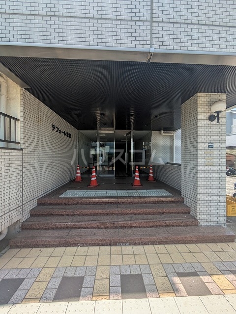 26/30 エントランス