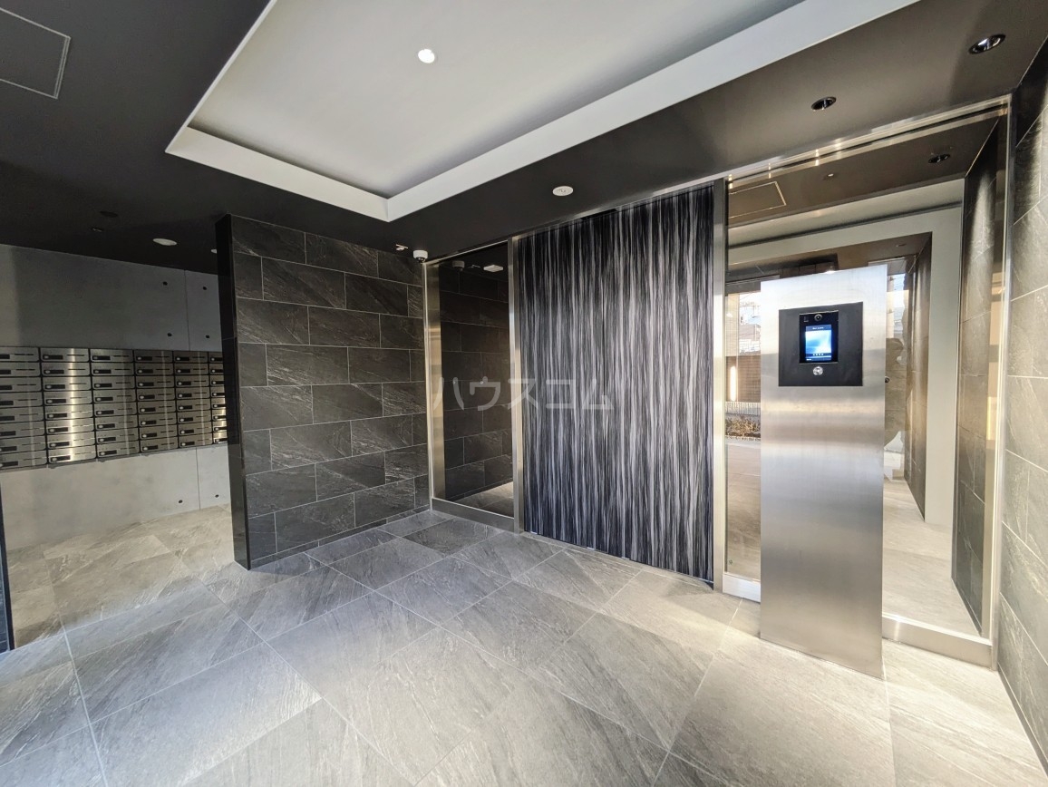 28/30 エントランス