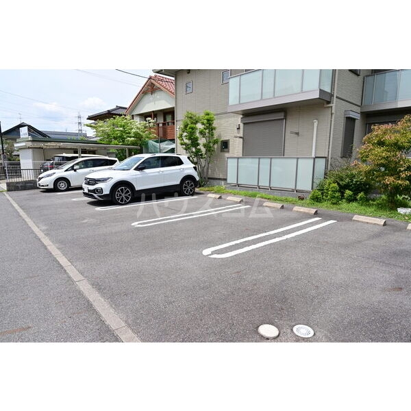 26/27 駐車場
