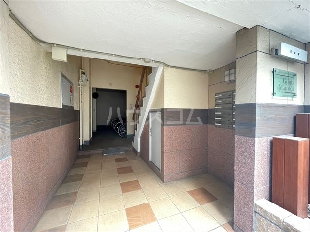 21/29 エントランス