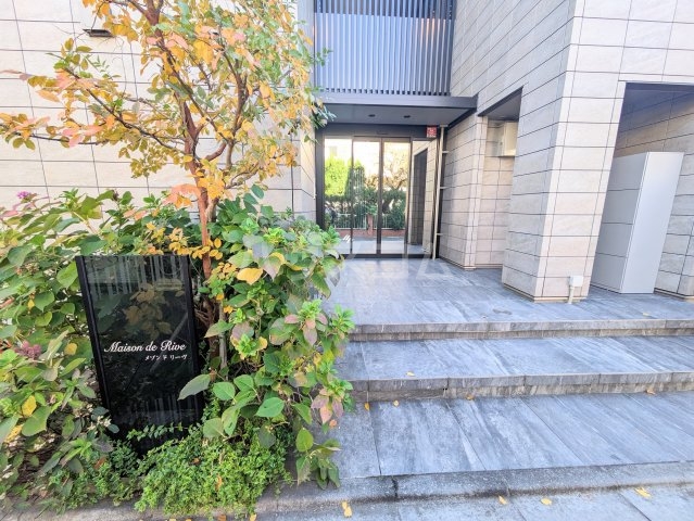 28/30 エントランス