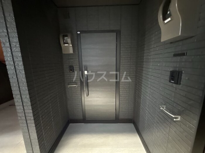 21/30 エントランス