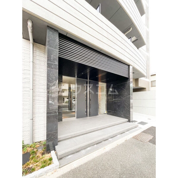 18/22 エントランス