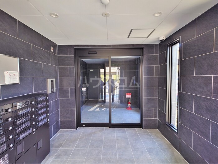 27/30 エントランス