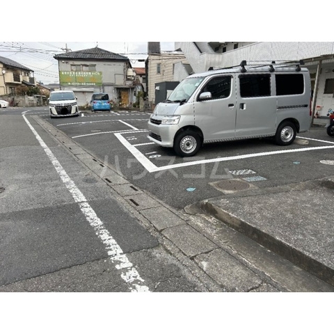 20/29 駐車場