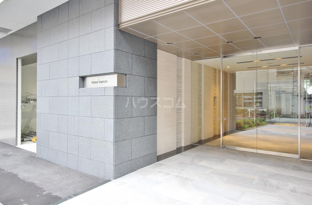 25/30 エントランス