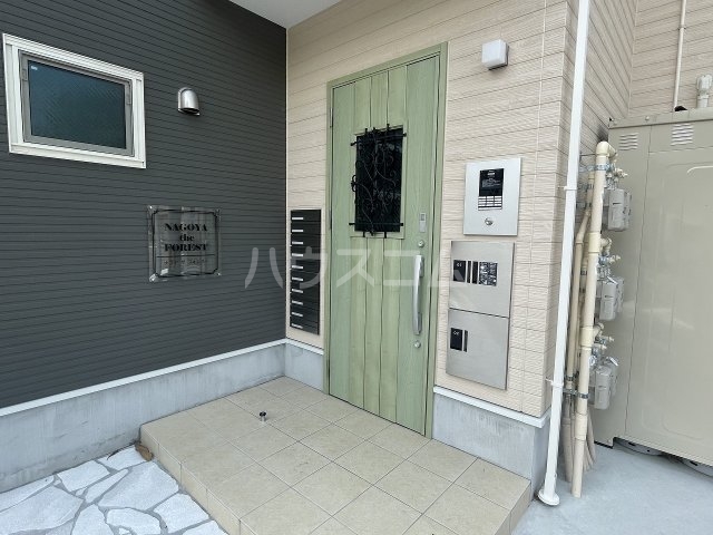 25/30 エントランス