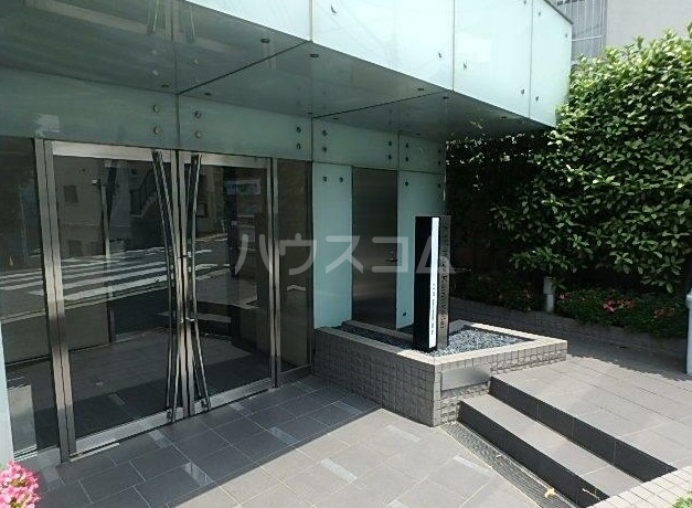 16/23 エントランス