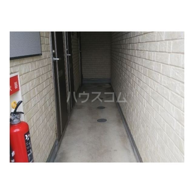 27/28 エントランス