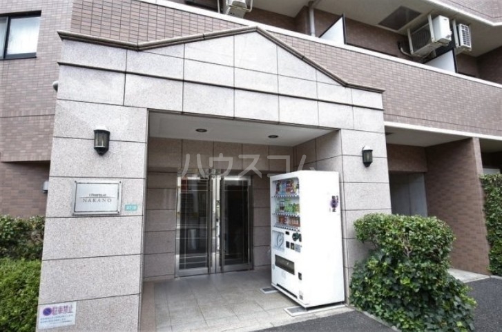 16/17 エントランス