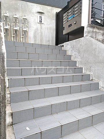 21/30 エントランス