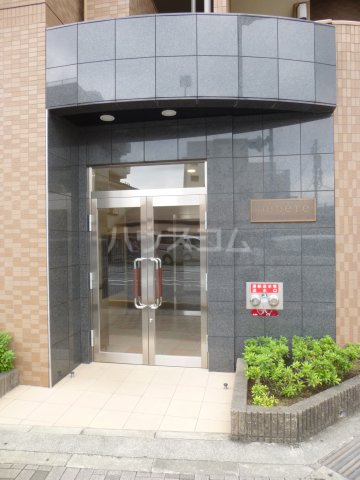 23/30 エントランス