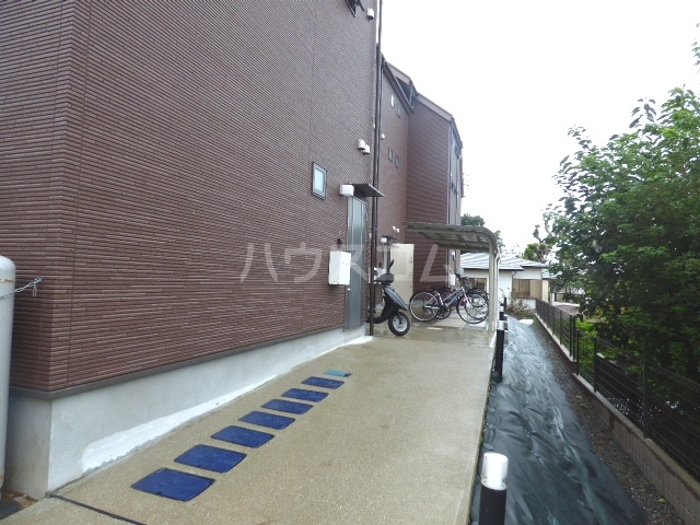 24/30 エントランス