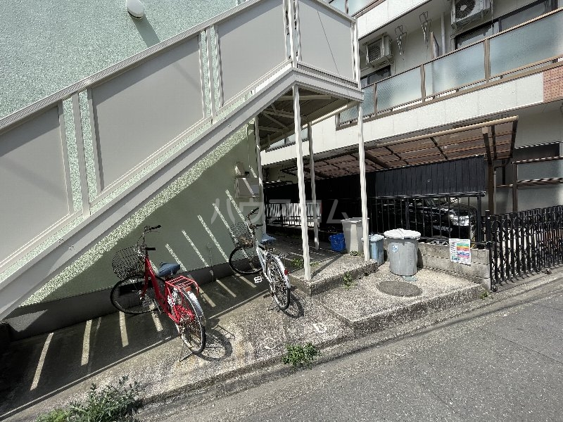 21/25 エントランス